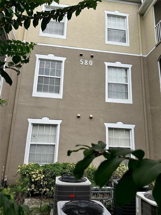 For Sale: $185,000 (2 beds, 2 baths, 1046 Square Feet)