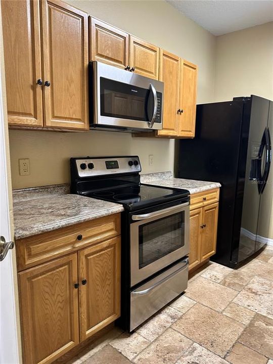 For Sale: $185,000 (2 beds, 2 baths, 1046 Square Feet)