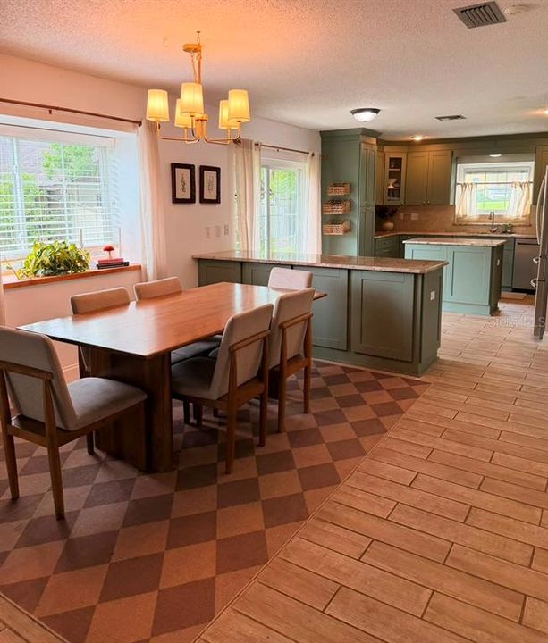На продажу: $564,500 (3 спален, 2 ванн, 2040 Квадратных фут)