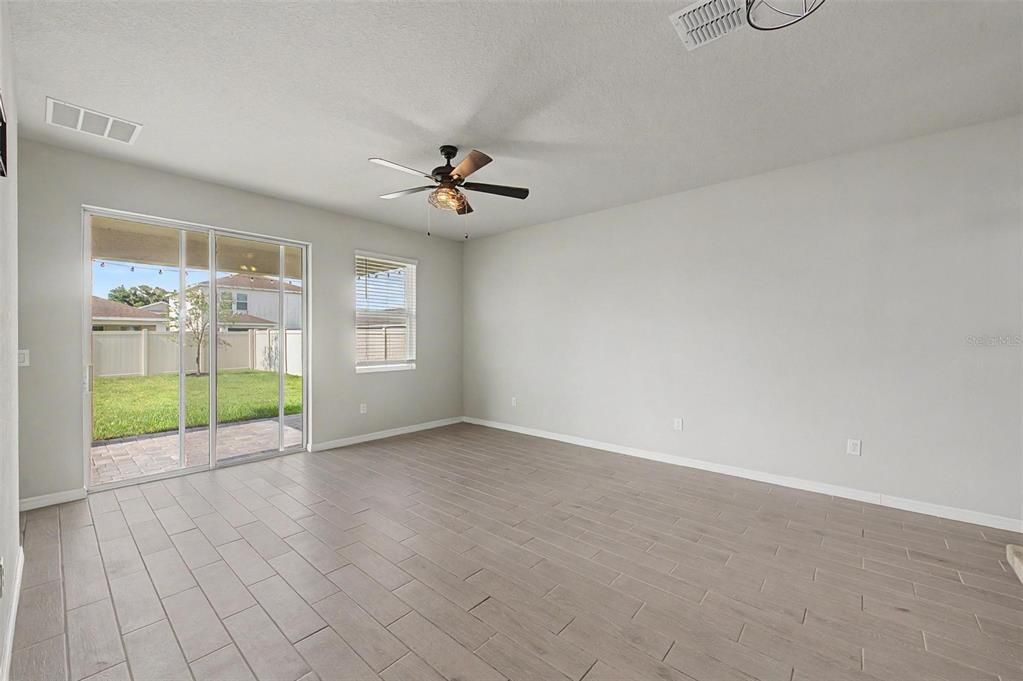 For Sale: $399,900 (4 beds, 2 baths, 2164 Square Feet)