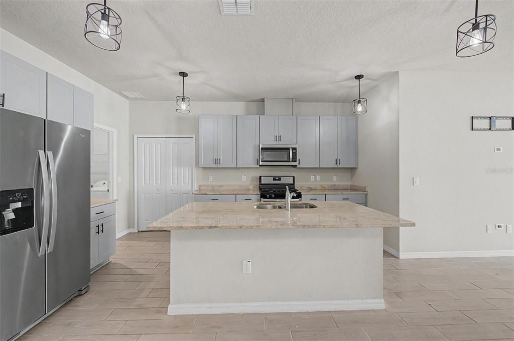 For Sale: $399,900 (4 beds, 2 baths, 2164 Square Feet)
