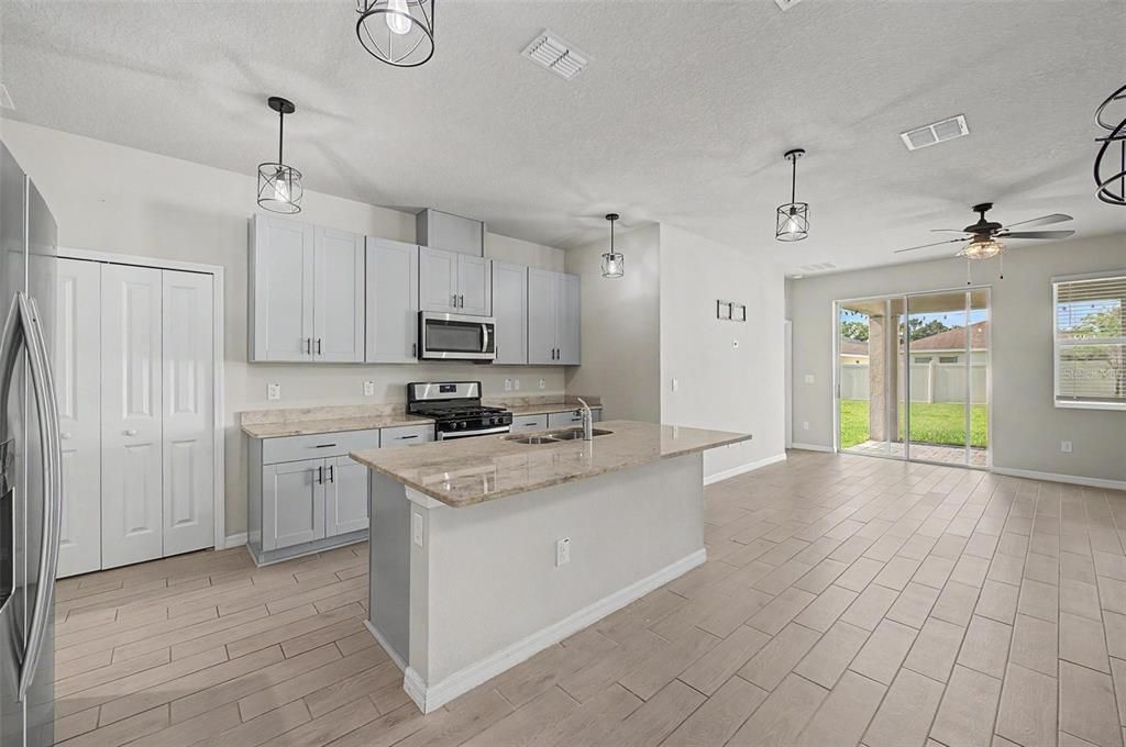 For Sale: $399,900 (4 beds, 2 baths, 2164 Square Feet)