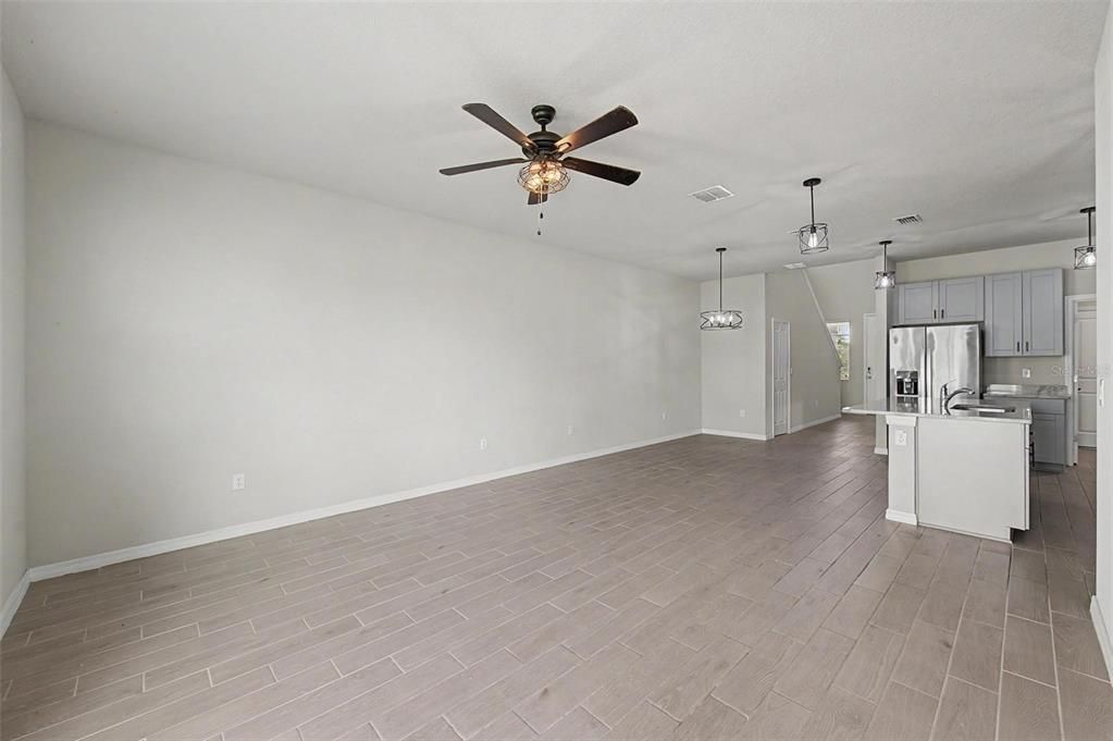 For Sale: $399,900 (4 beds, 2 baths, 2164 Square Feet)