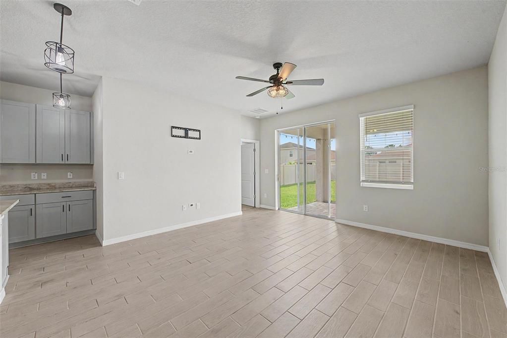 For Sale: $399,900 (4 beds, 2 baths, 2164 Square Feet)