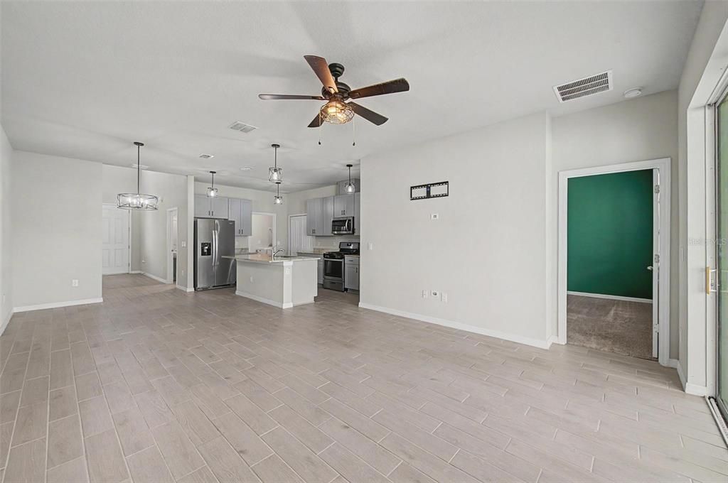 For Sale: $399,900 (4 beds, 2 baths, 2164 Square Feet)