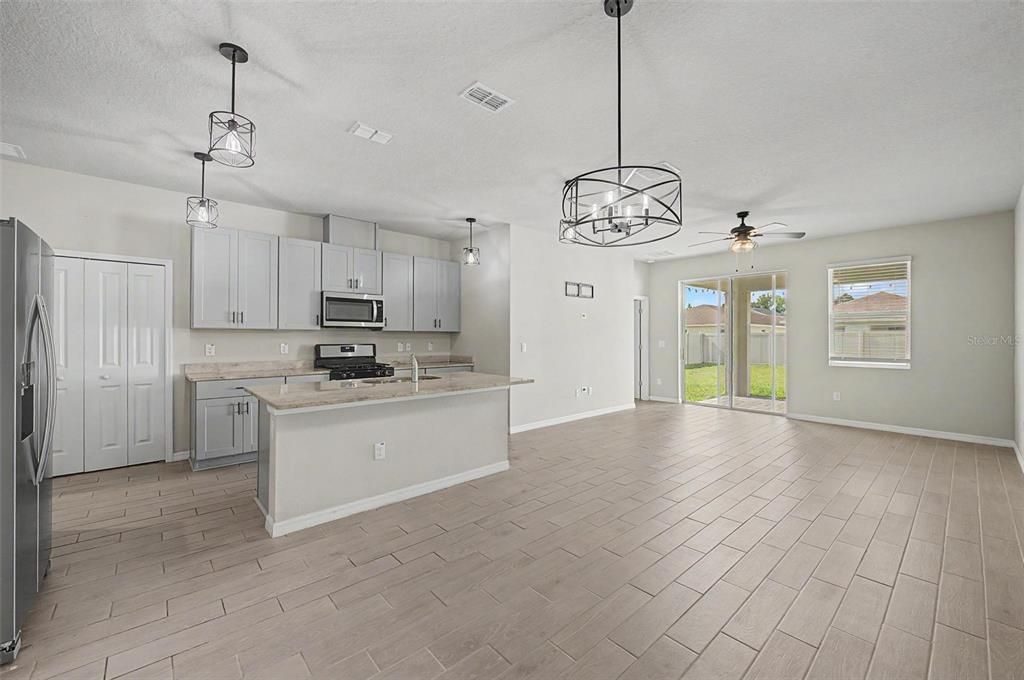 For Sale: $399,900 (4 beds, 2 baths, 2164 Square Feet)