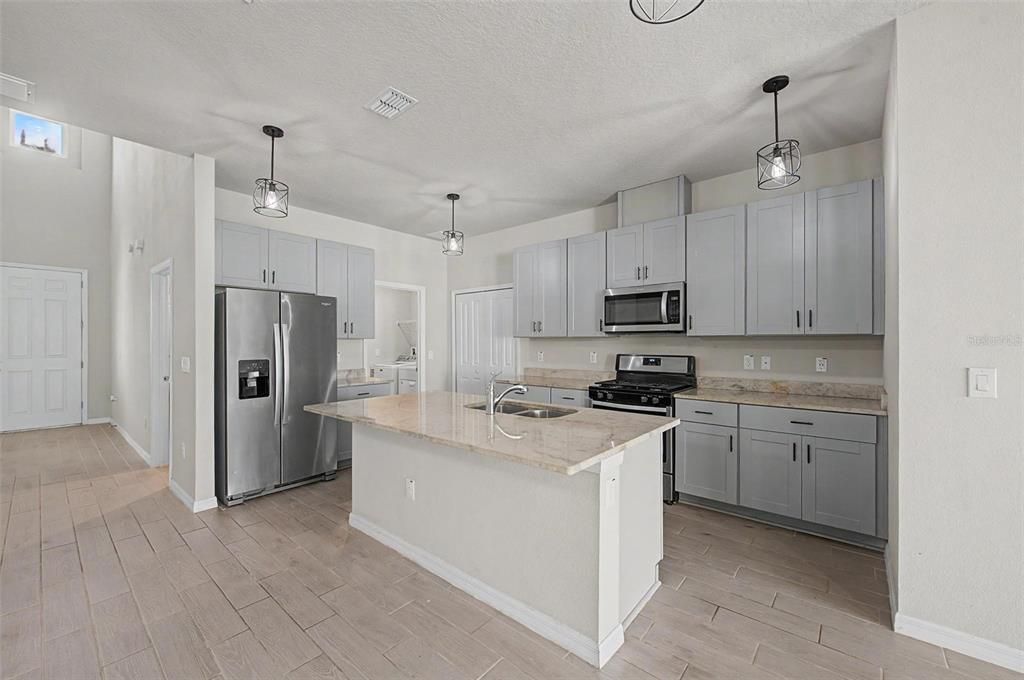For Sale: $399,900 (4 beds, 2 baths, 2164 Square Feet)