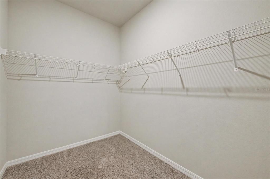 For Sale: $399,900 (4 beds, 2 baths, 2164 Square Feet)