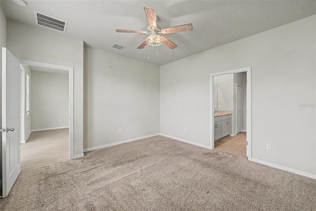 For Sale: $399,900 (4 beds, 2 baths, 2164 Square Feet)