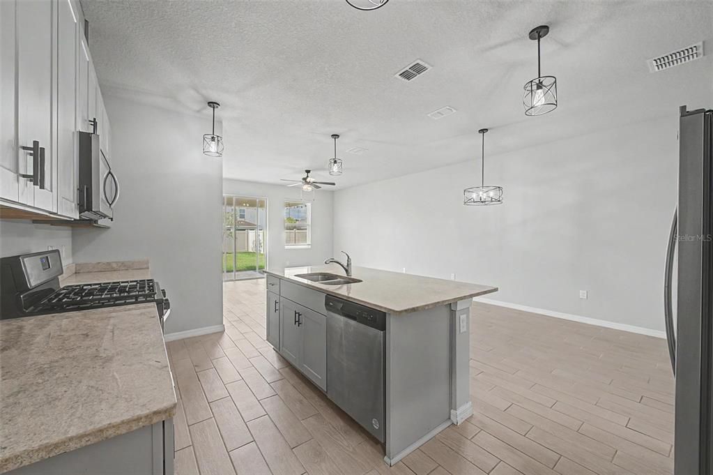 For Sale: $399,900 (4 beds, 2 baths, 2164 Square Feet)