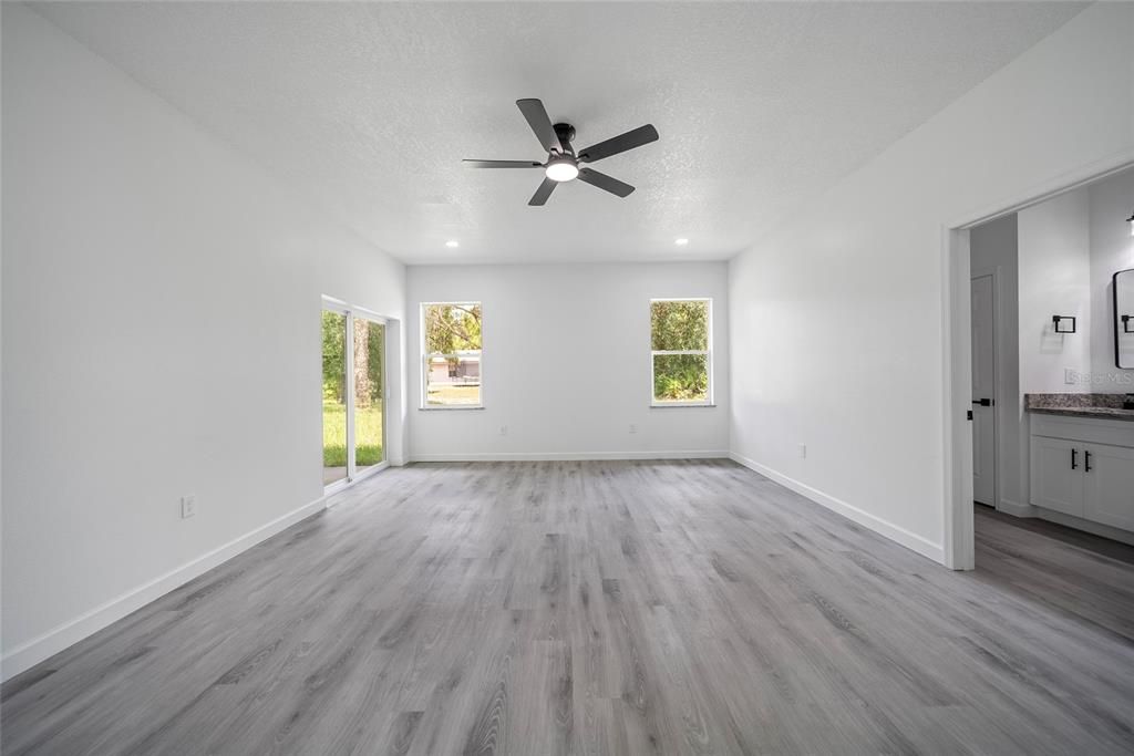 For Rent: $2,400 (3 beds, 3 baths, 1723 Square Feet)