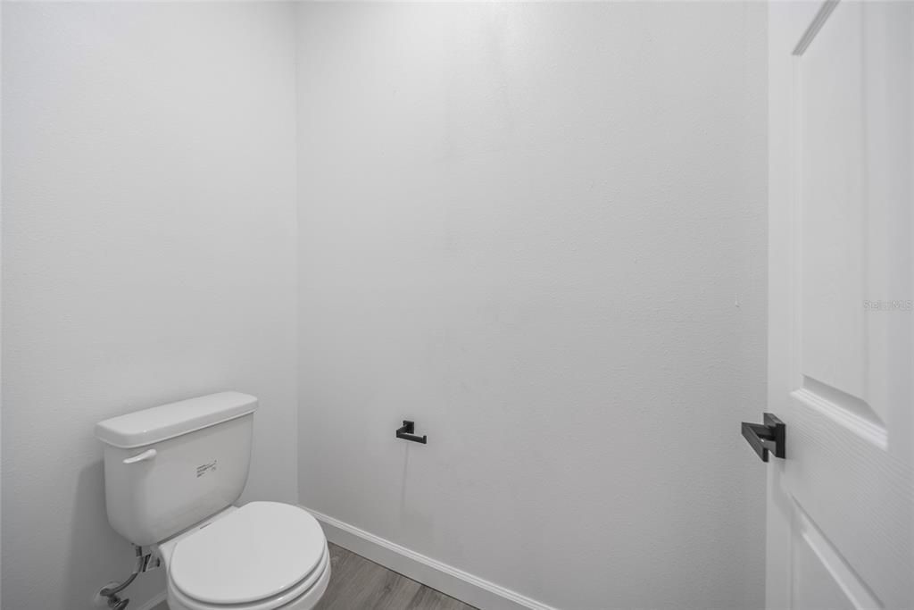For Rent: $2,400 (3 beds, 3 baths, 1723 Square Feet)