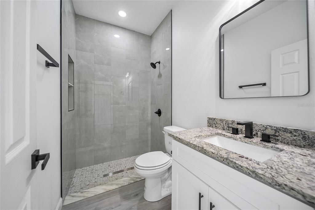 For Rent: $2,400 (3 beds, 3 baths, 1723 Square Feet)