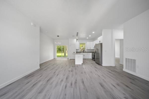 For Rent: $2,400 (3 beds, 3 baths, 1723 Square Feet)