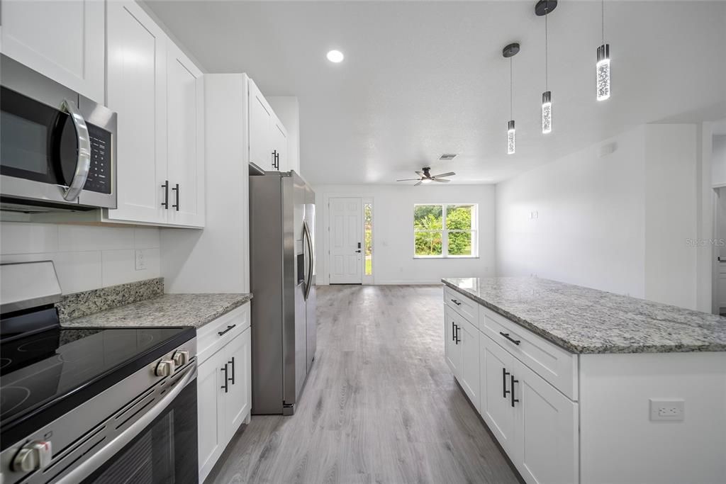 For Rent: $2,400 (3 beds, 3 baths, 1723 Square Feet)