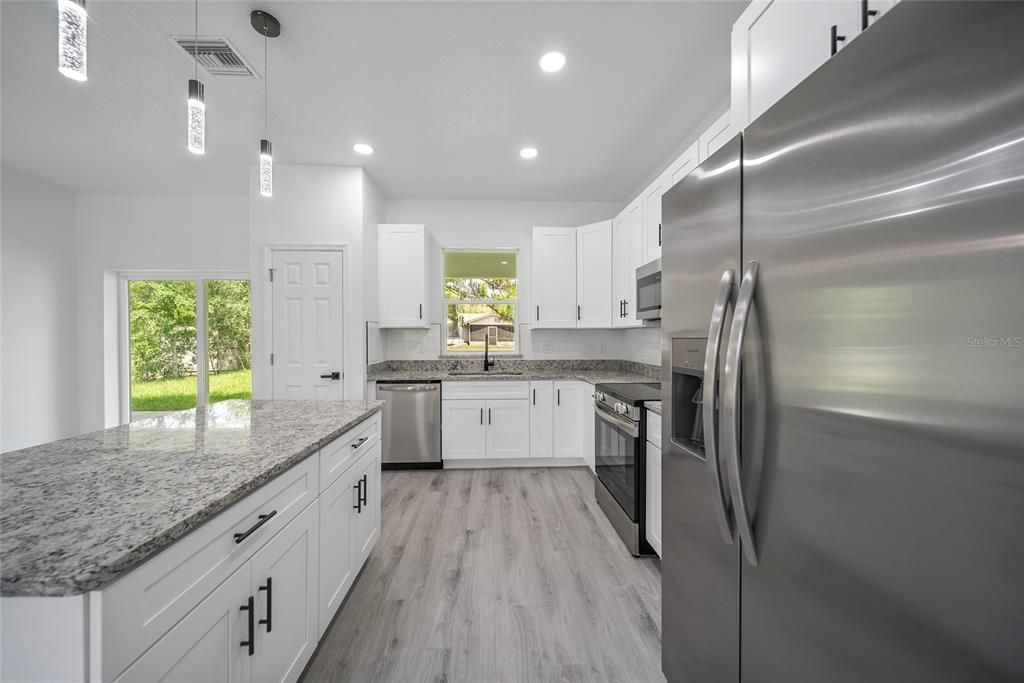 For Rent: $2,400 (3 beds, 3 baths, 1723 Square Feet)