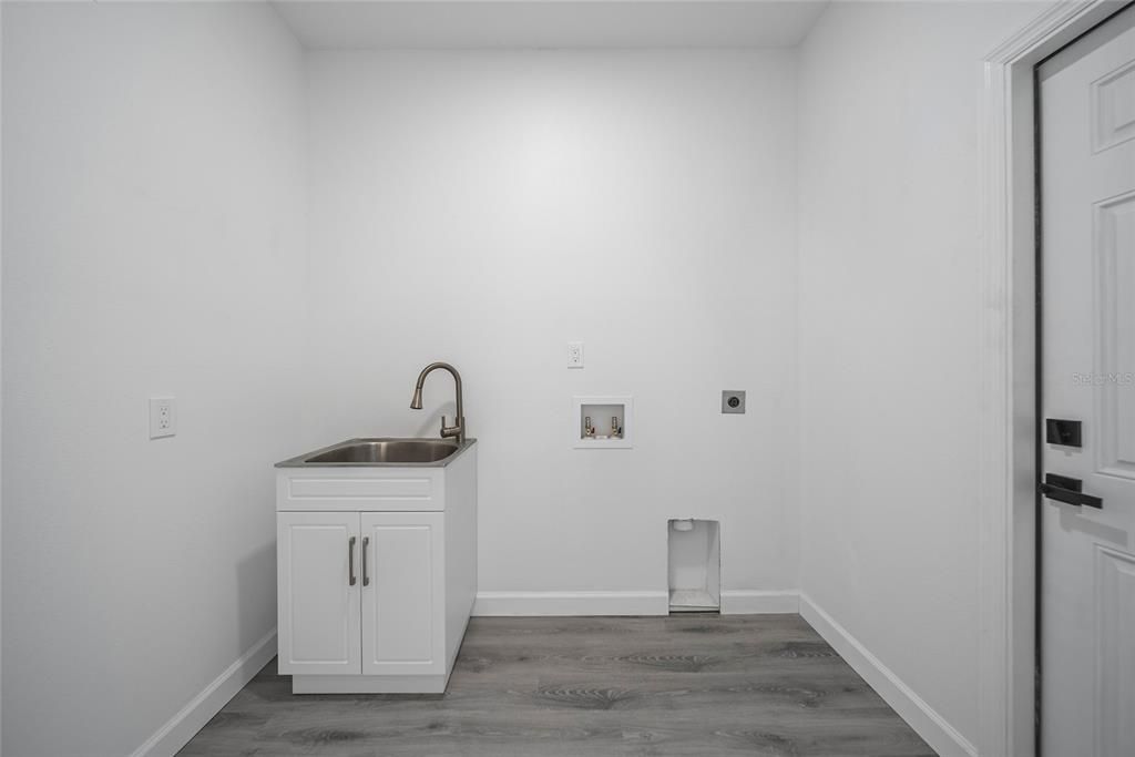 For Rent: $2,400 (3 beds, 3 baths, 1723 Square Feet)