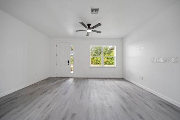 For Rent: $2,400 (3 beds, 3 baths, 1723 Square Feet)