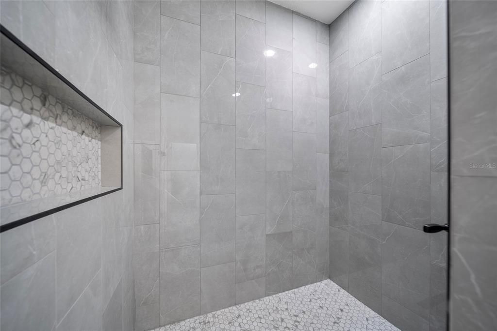 For Rent: $2,400 (3 beds, 3 baths, 1723 Square Feet)