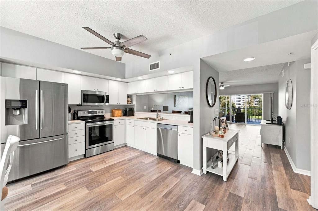 For Sale: $318,500 (2 beds, 2 baths, 1320 Square Feet)