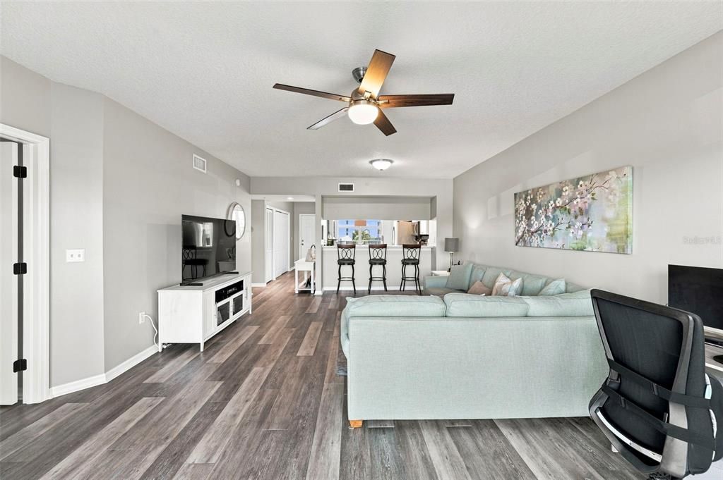 For Sale: $318,500 (2 beds, 2 baths, 1320 Square Feet)