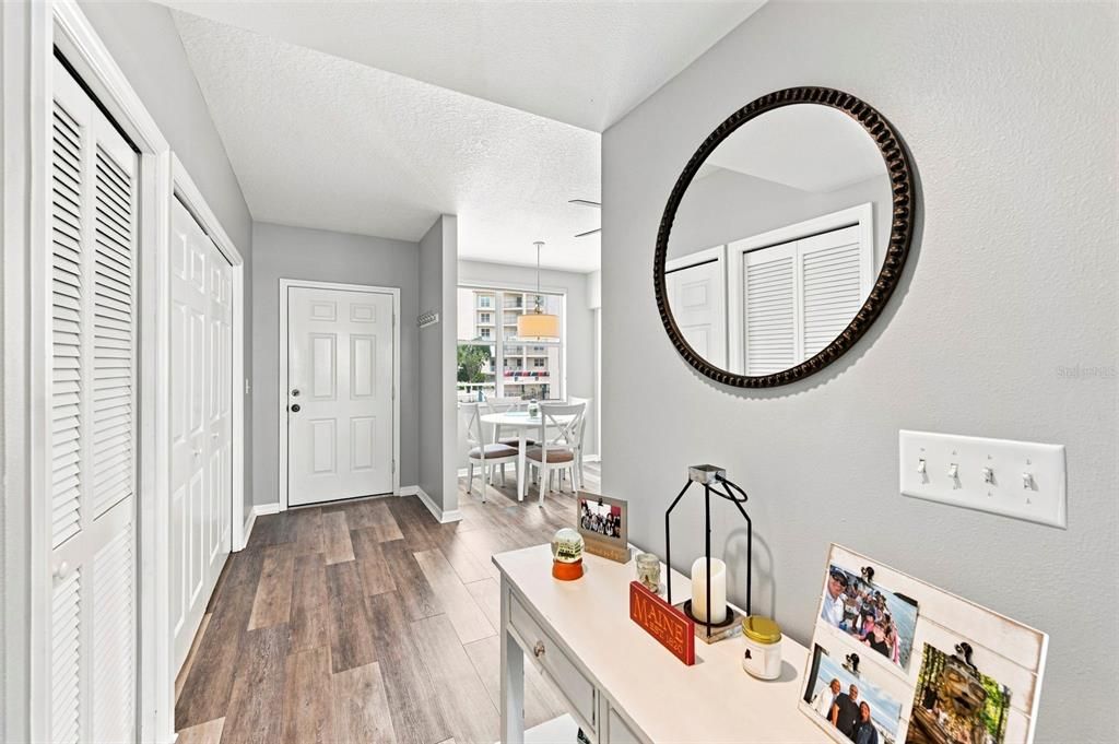 For Sale: $318,500 (2 beds, 2 baths, 1320 Square Feet)