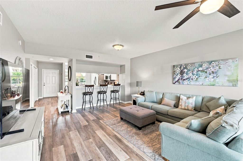 For Sale: $318,500 (2 beds, 2 baths, 1320 Square Feet)