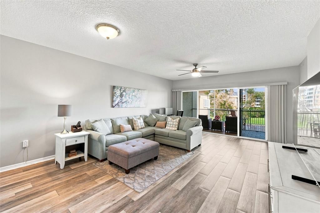 For Sale: $318,500 (2 beds, 2 baths, 1320 Square Feet)