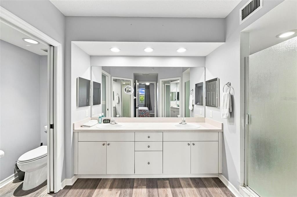For Sale: $318,500 (2 beds, 2 baths, 1320 Square Feet)