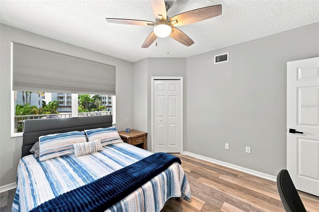 For Sale: $318,500 (2 beds, 2 baths, 1320 Square Feet)