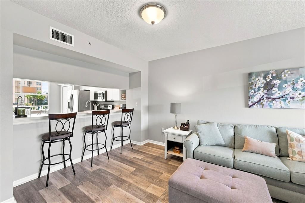 For Sale: $318,500 (2 beds, 2 baths, 1320 Square Feet)