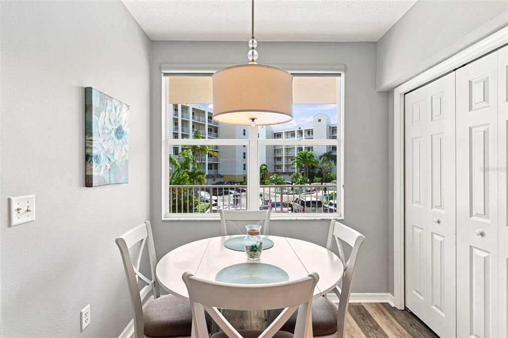 For Sale: $318,500 (2 beds, 2 baths, 1320 Square Feet)