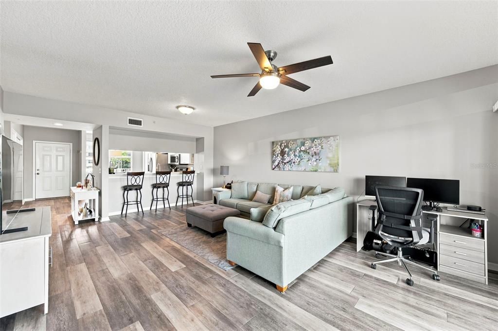 For Sale: $318,500 (2 beds, 2 baths, 1320 Square Feet)