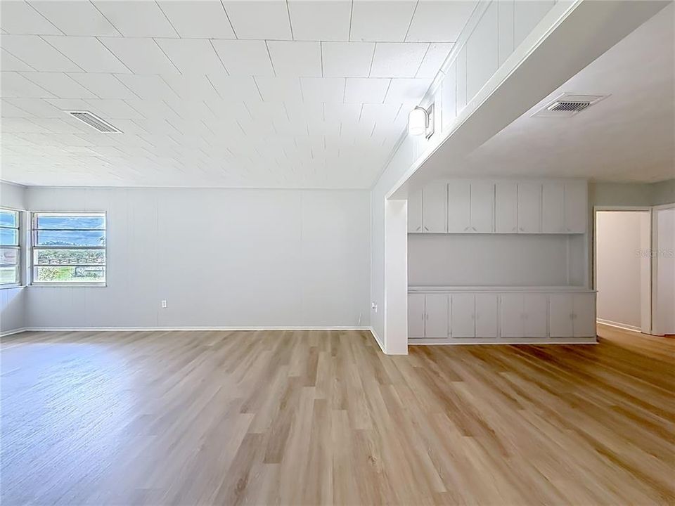 For Sale: $299,000 (4 beds, 2 baths, 2298 Square Feet)