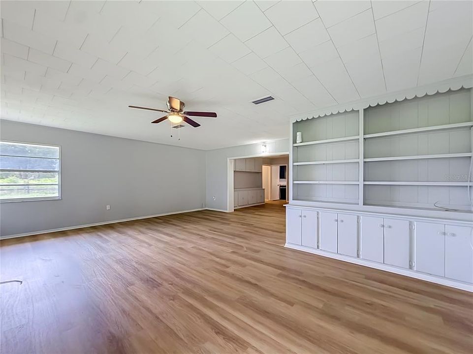 For Sale: $299,000 (4 beds, 2 baths, 2298 Square Feet)