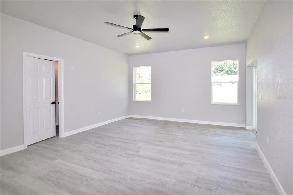 For Rent: $2,450 (3 beds, 3 baths, 1723 Square Feet)