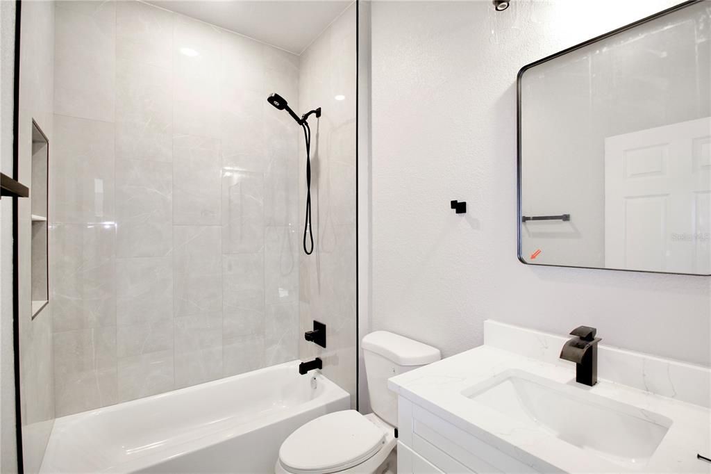 For Rent: $2,450 (3 beds, 3 baths, 1723 Square Feet)
