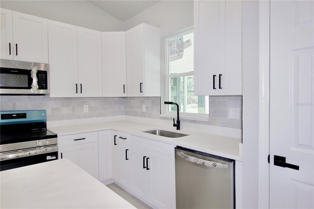 For Rent: $2,450 (3 beds, 3 baths, 1723 Square Feet)