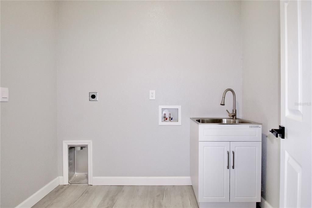 For Rent: $2,450 (3 beds, 3 baths, 1723 Square Feet)