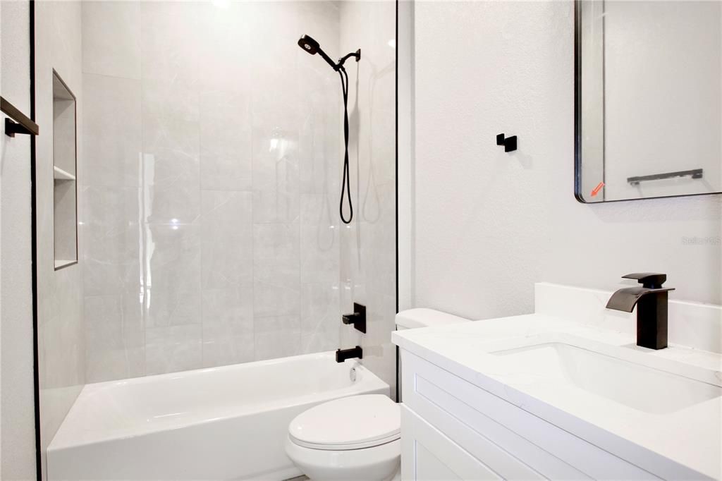 For Rent: $2,450 (3 beds, 3 baths, 1723 Square Feet)