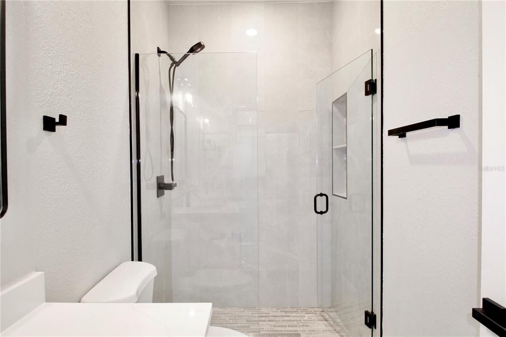 For Rent: $2,450 (3 beds, 3 baths, 1723 Square Feet)
