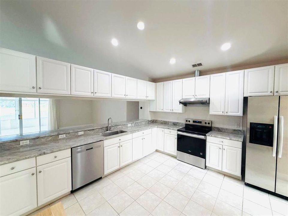 На продажу: $529,999 (4 спален, 3 ванн, 2369 Квадратных фут)