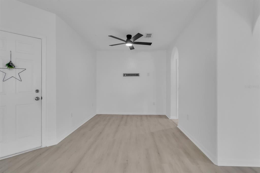 For Rent: $2,295 (3 beds, 2 baths, 1642 Square Feet)