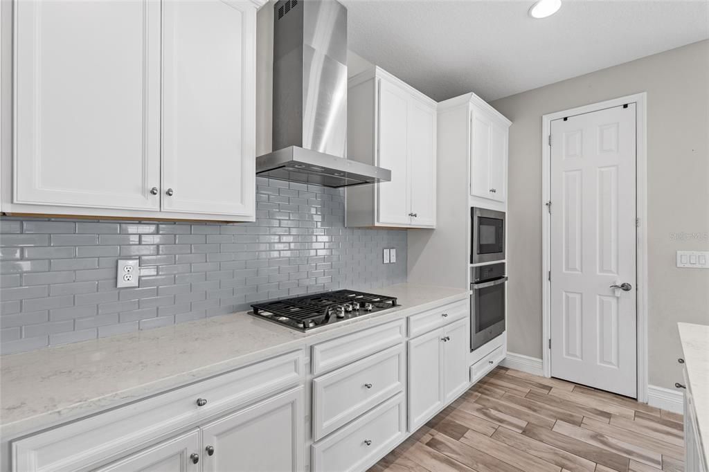 На продажу: $439,900 (4 спален, 2 ванн, 2106 Квадратных фут)