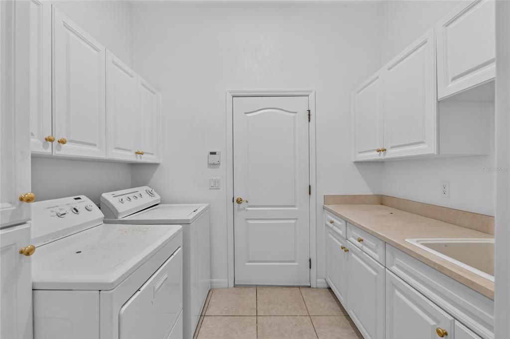 For Rent: $2,390 (3 beds, 2 baths, 2135 Square Feet)