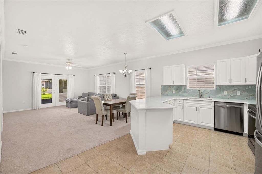 For Sale: $273,900 (2 beds, 2 baths, 1207 Square Feet)