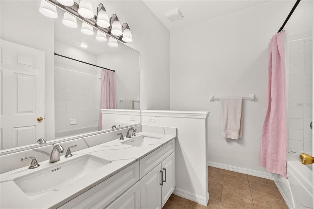 For Sale: $273,900 (2 beds, 2 baths, 1207 Square Feet)