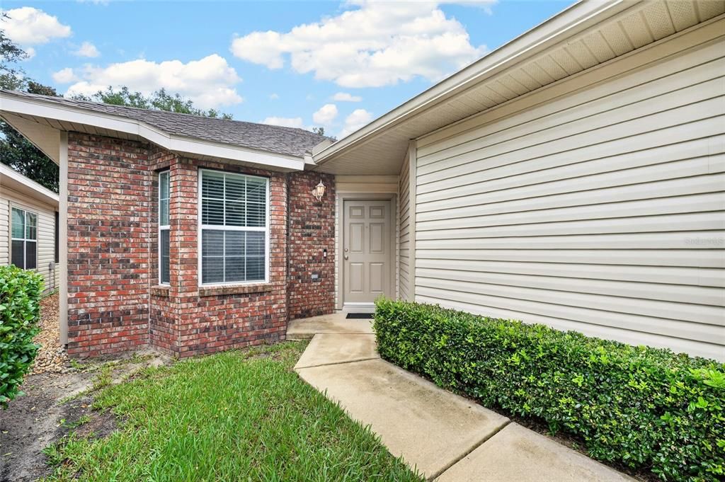 For Sale: $273,900 (2 beds, 2 baths, 1207 Square Feet)