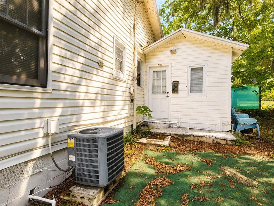 For Sale: $189,000 (2 beds, 1 baths, 1050 Square Feet)