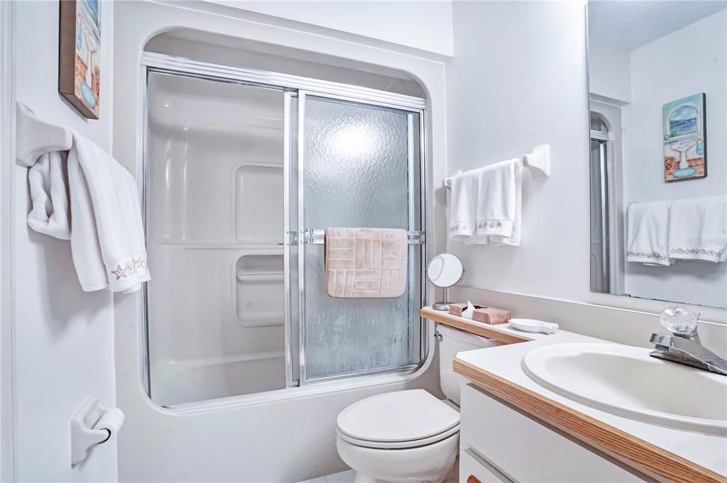 For Sale: $439,000 (2 beds, 2 baths, 1066 Square Feet)
